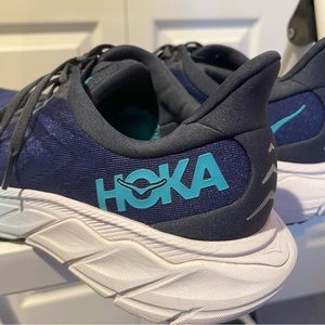 Hoka Arahi 6
